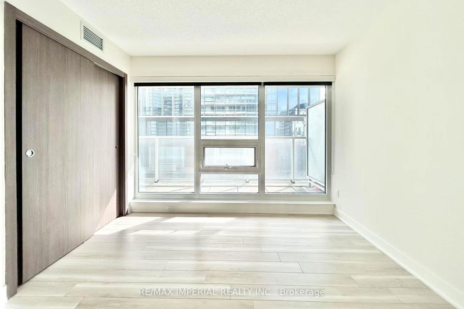 19 Bathurst St, unit 611 for sale