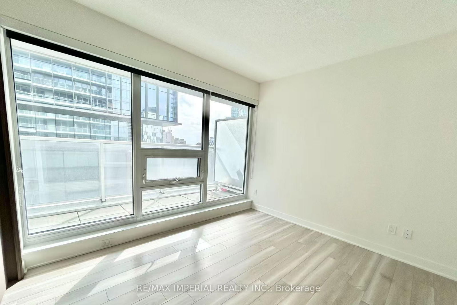 19 Bathurst St, unit 611 for sale