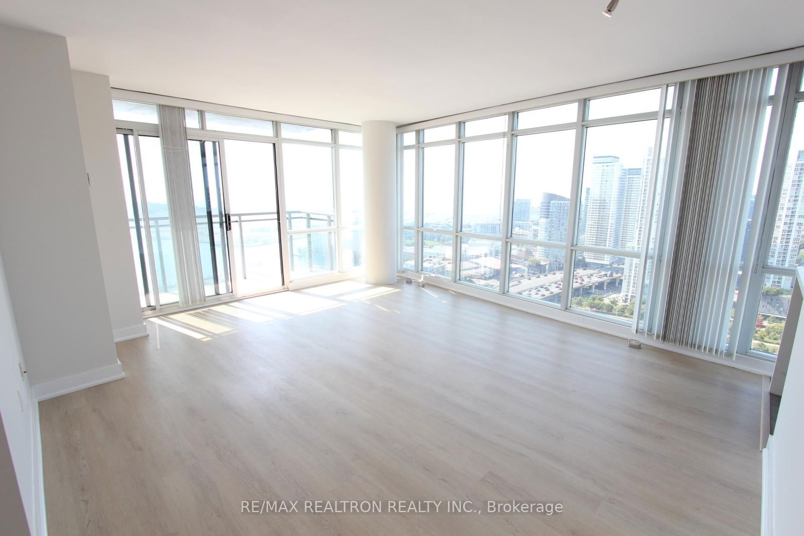 15 Fort York Blvd, unit 3812 for sale