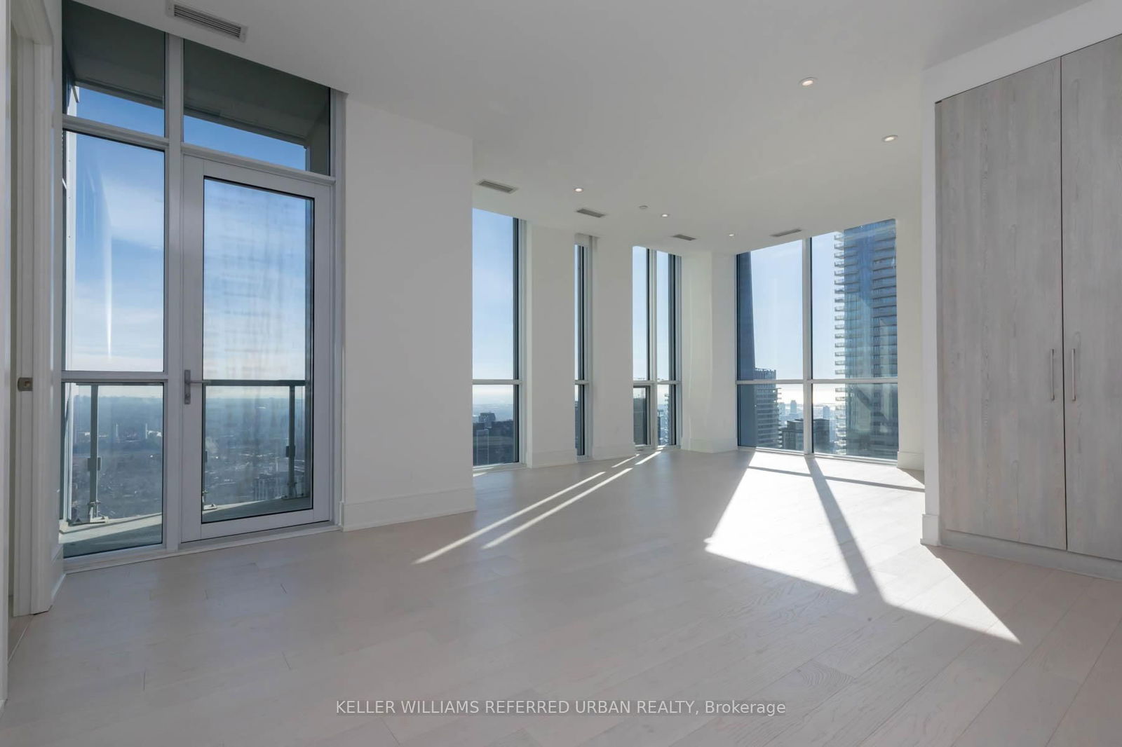 1 Yorkville Ave, unit Ph06 for sale