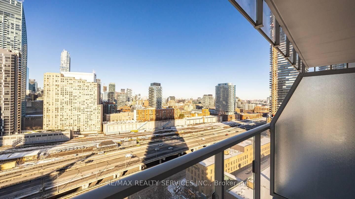 28 Freeland St, unit 1806 for sale