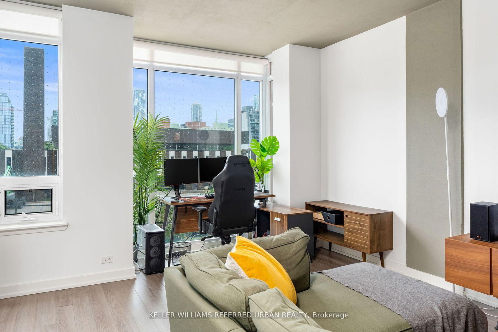 220 George St, unit 301 for sale