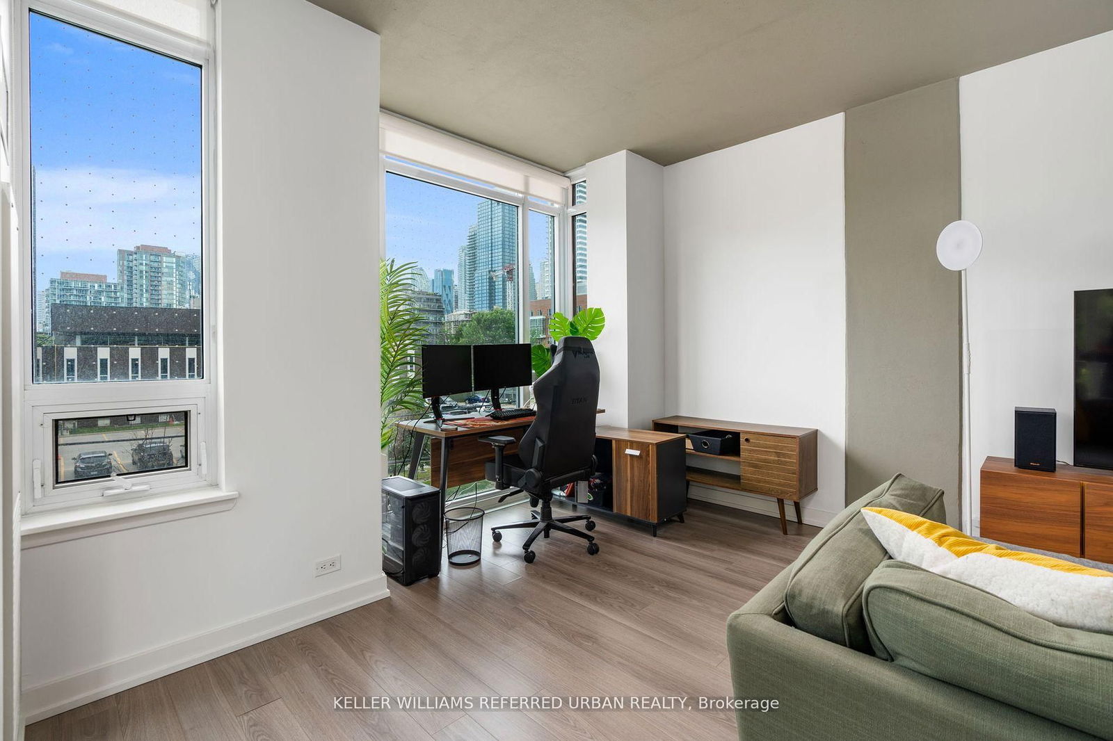 220 George St, unit 301 for sale