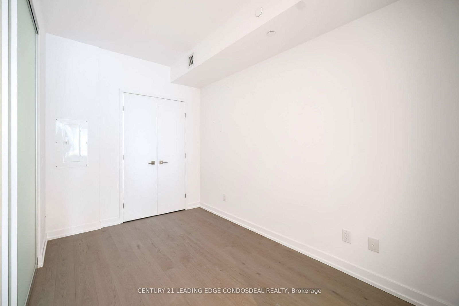 488 University Ave, unit 2809 for rent