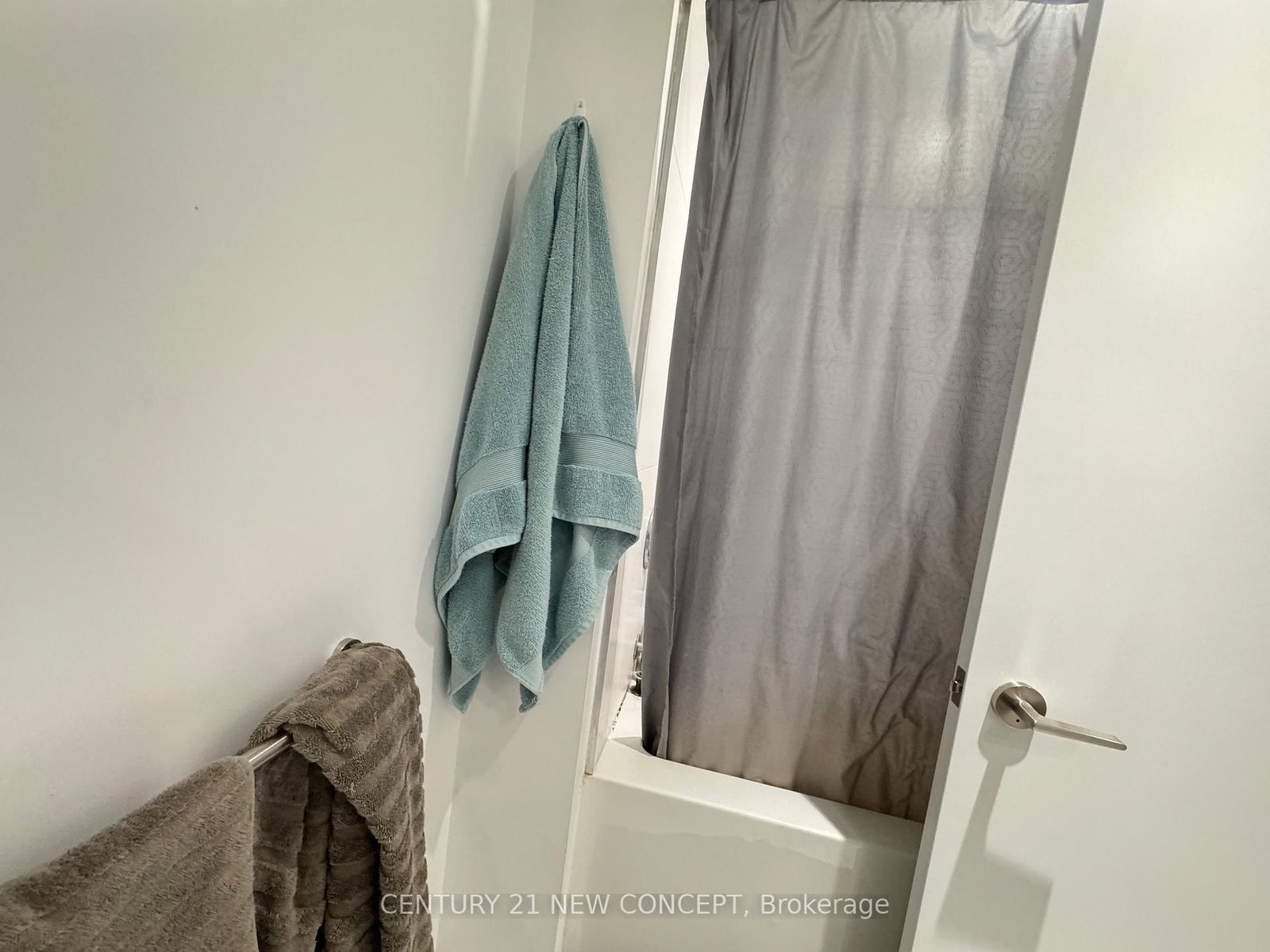 20 Edward St, unit 820 for rent