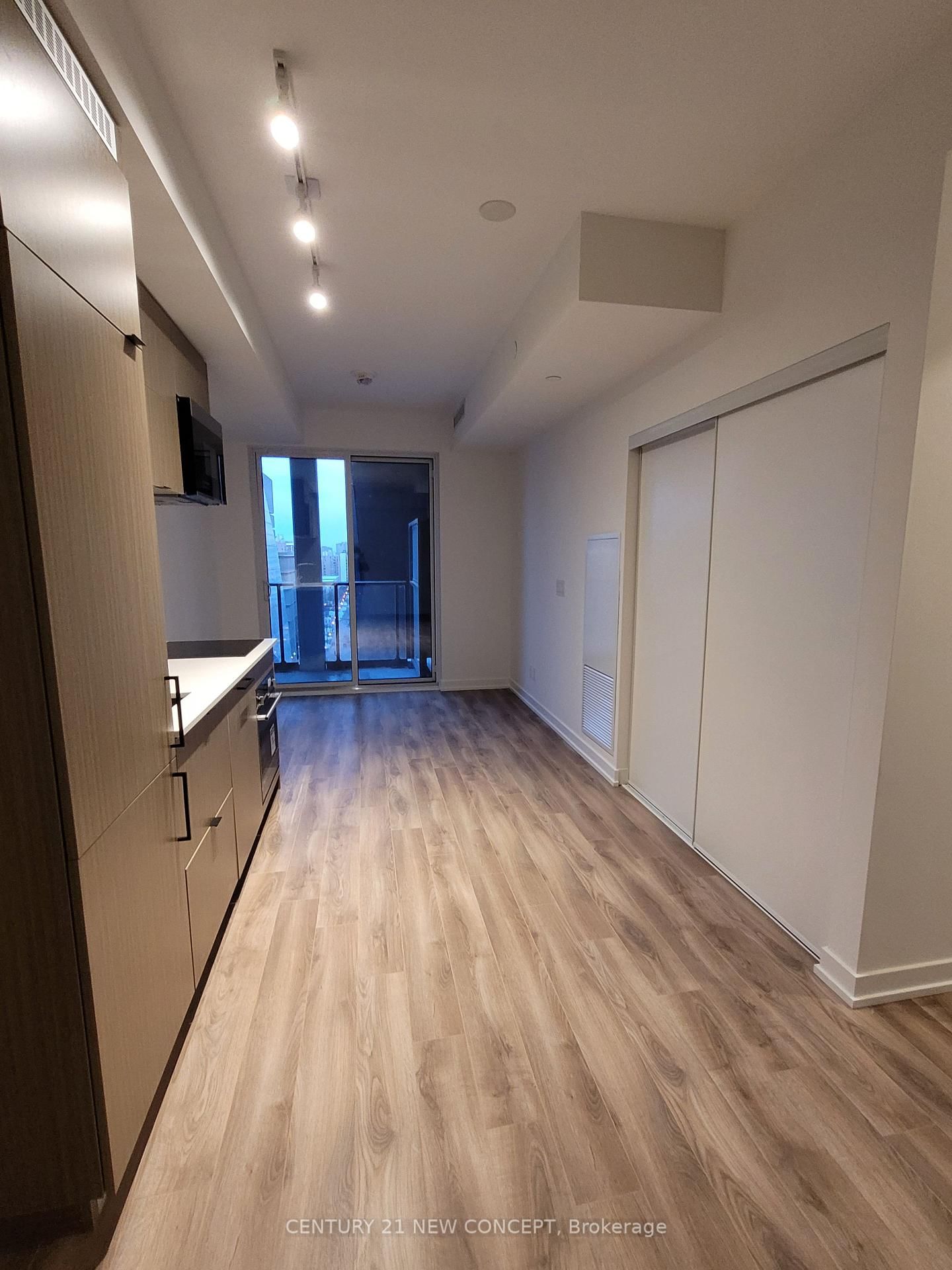 20 Edward St, unit 820 for rent