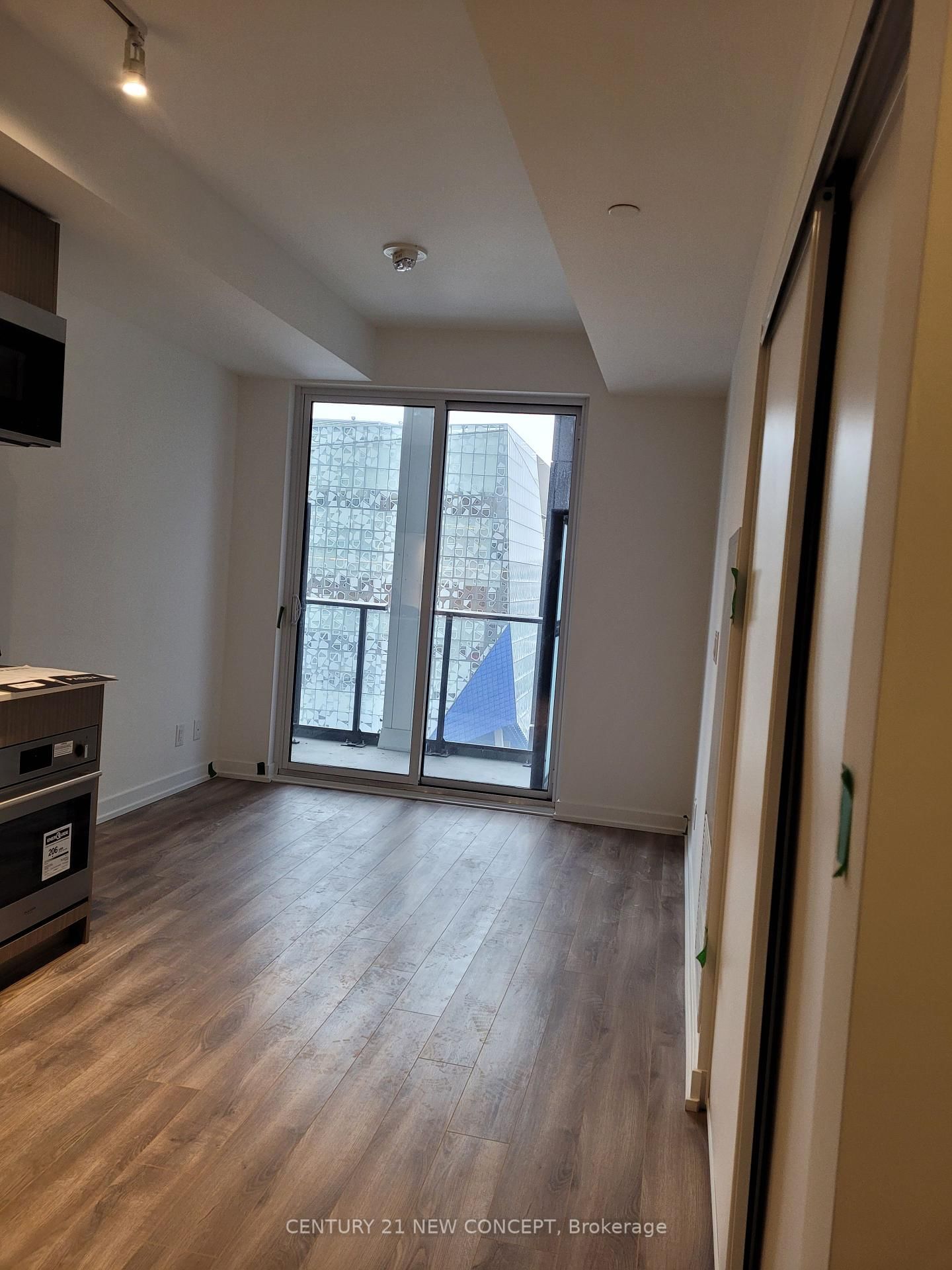 20 Edward St, unit 820 for rent