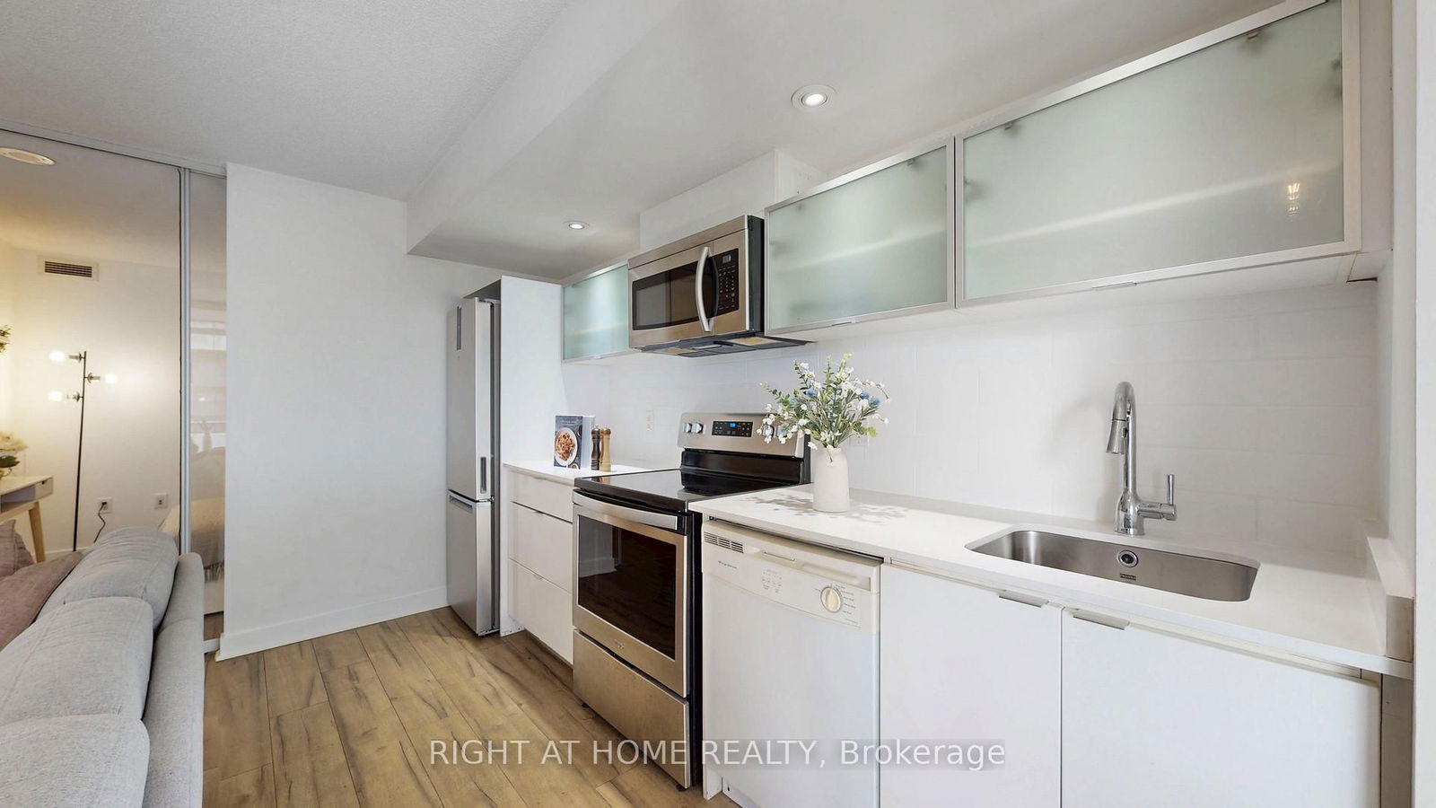 4K Spadina Ave, unit 909 for rent