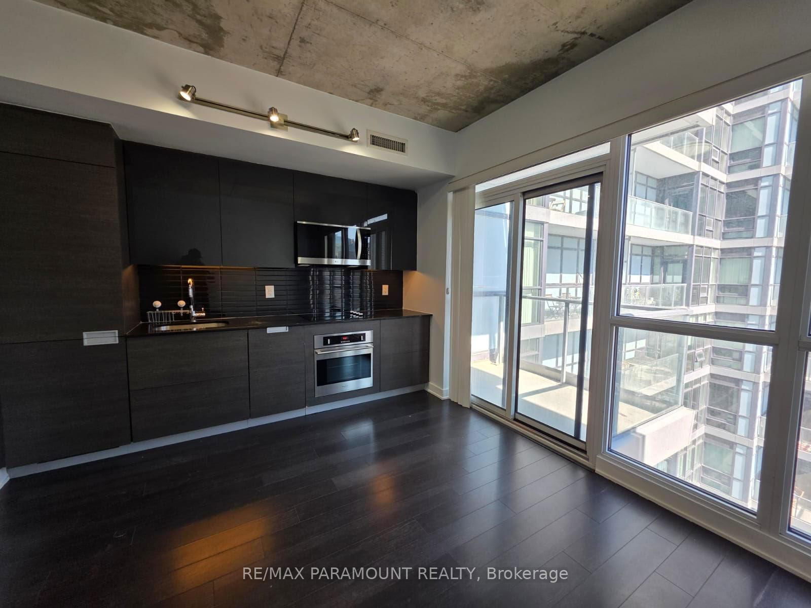 210 Simcoe St, unit 1302 for sale