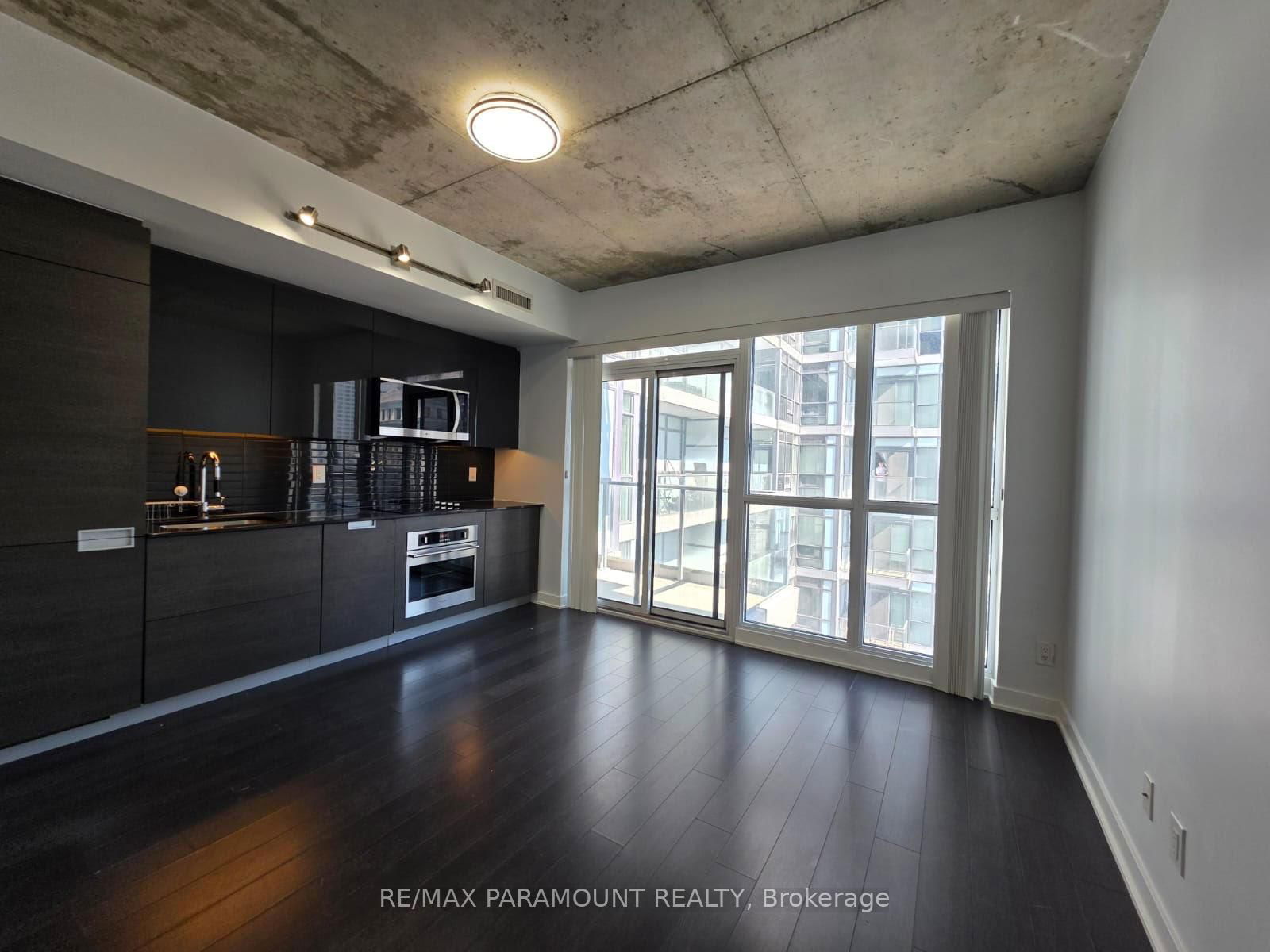 210 Simcoe St, unit 1302 for sale