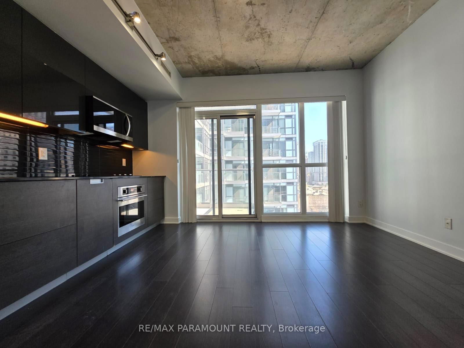 210 Simcoe St, unit 1302 for sale