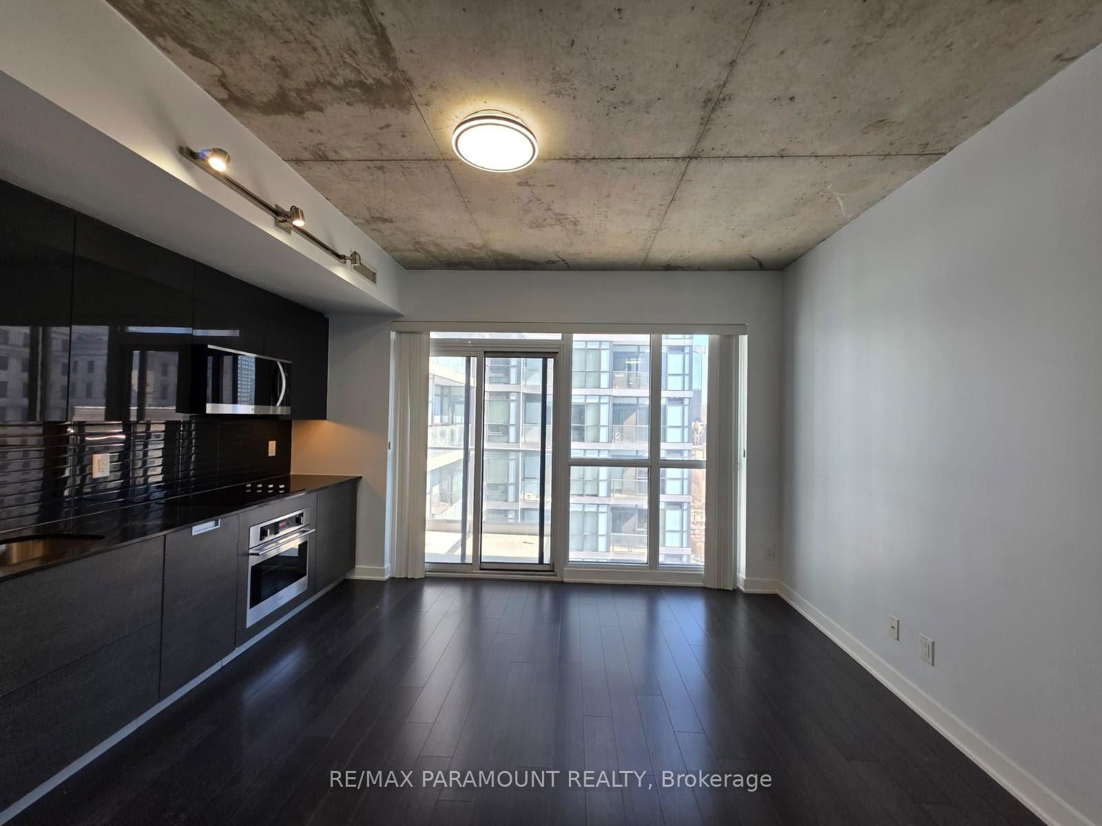 210 Simcoe St, unit 1302 for sale