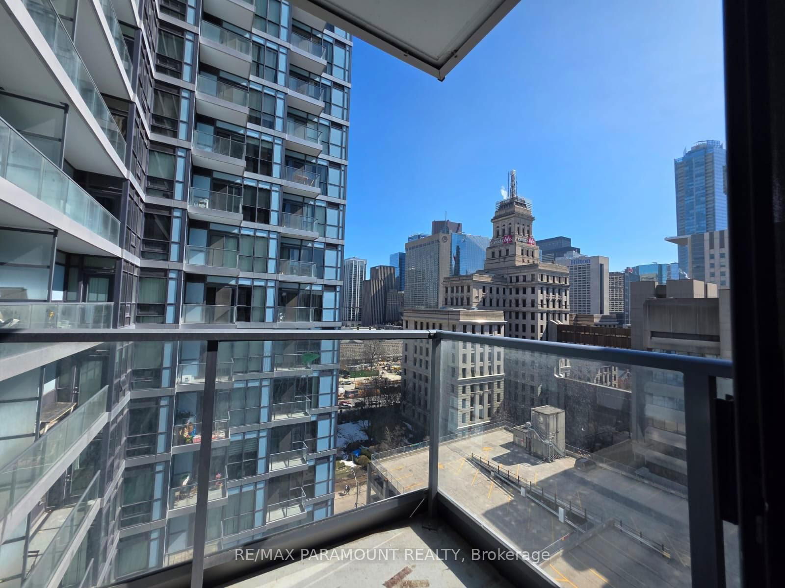 210 Simcoe St, unit 1302 for sale