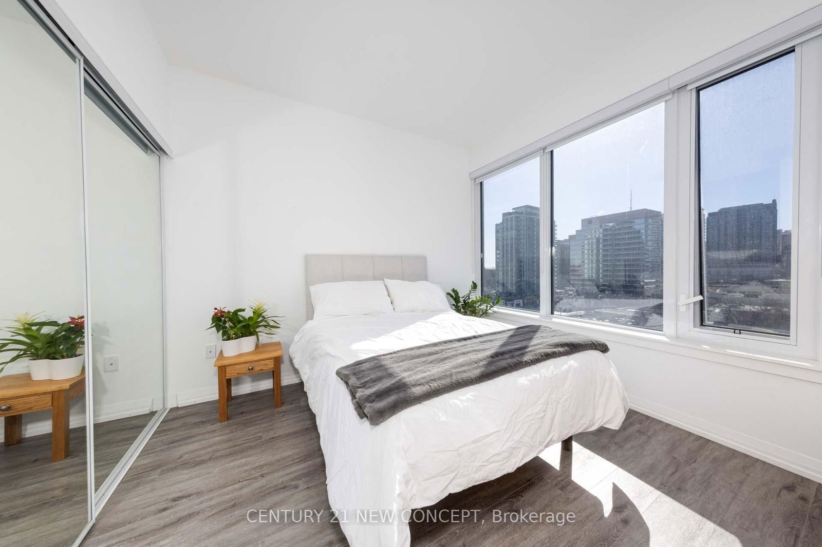 75 Canterbury Pl, unit 803 for sale