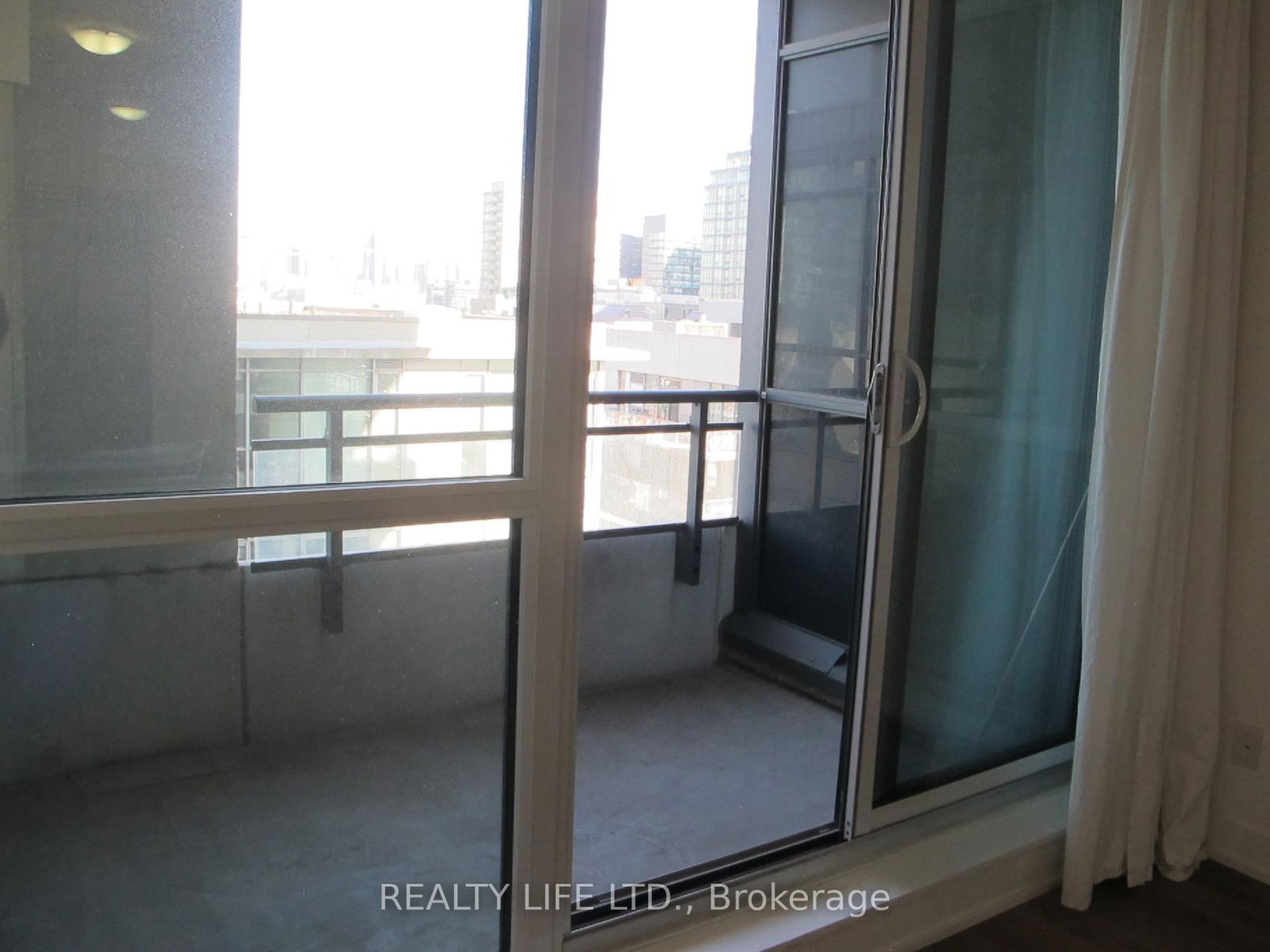 20 Minowan Miikan Lane, unit 904 for sale