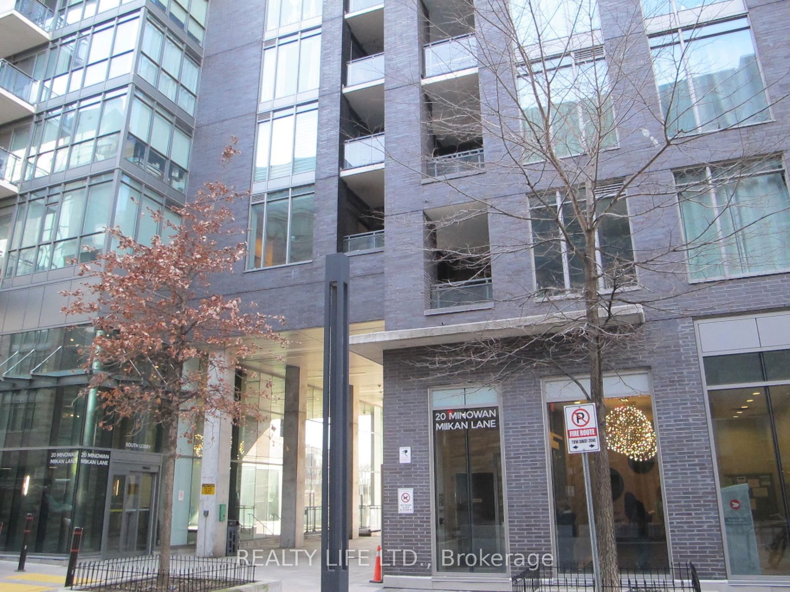 20 Minowan Miikan Lane, unit 904 for sale