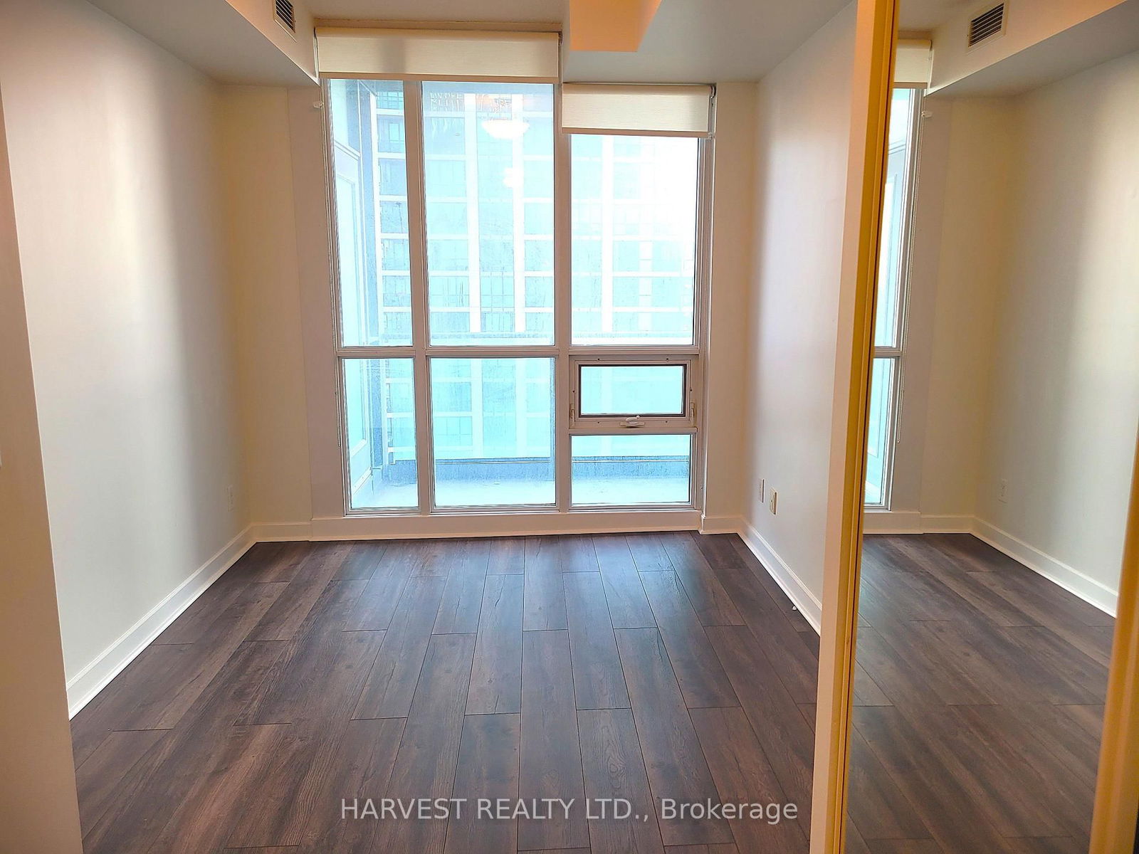 18 Harbour St, unit 1806 for rent