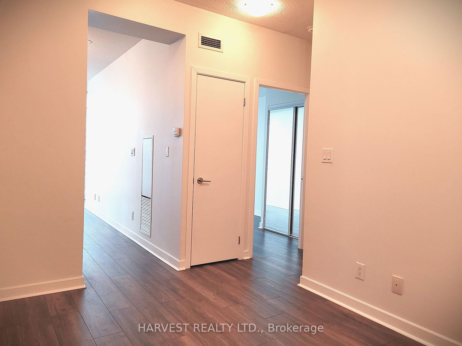 18 Harbour St, unit 1806 for rent