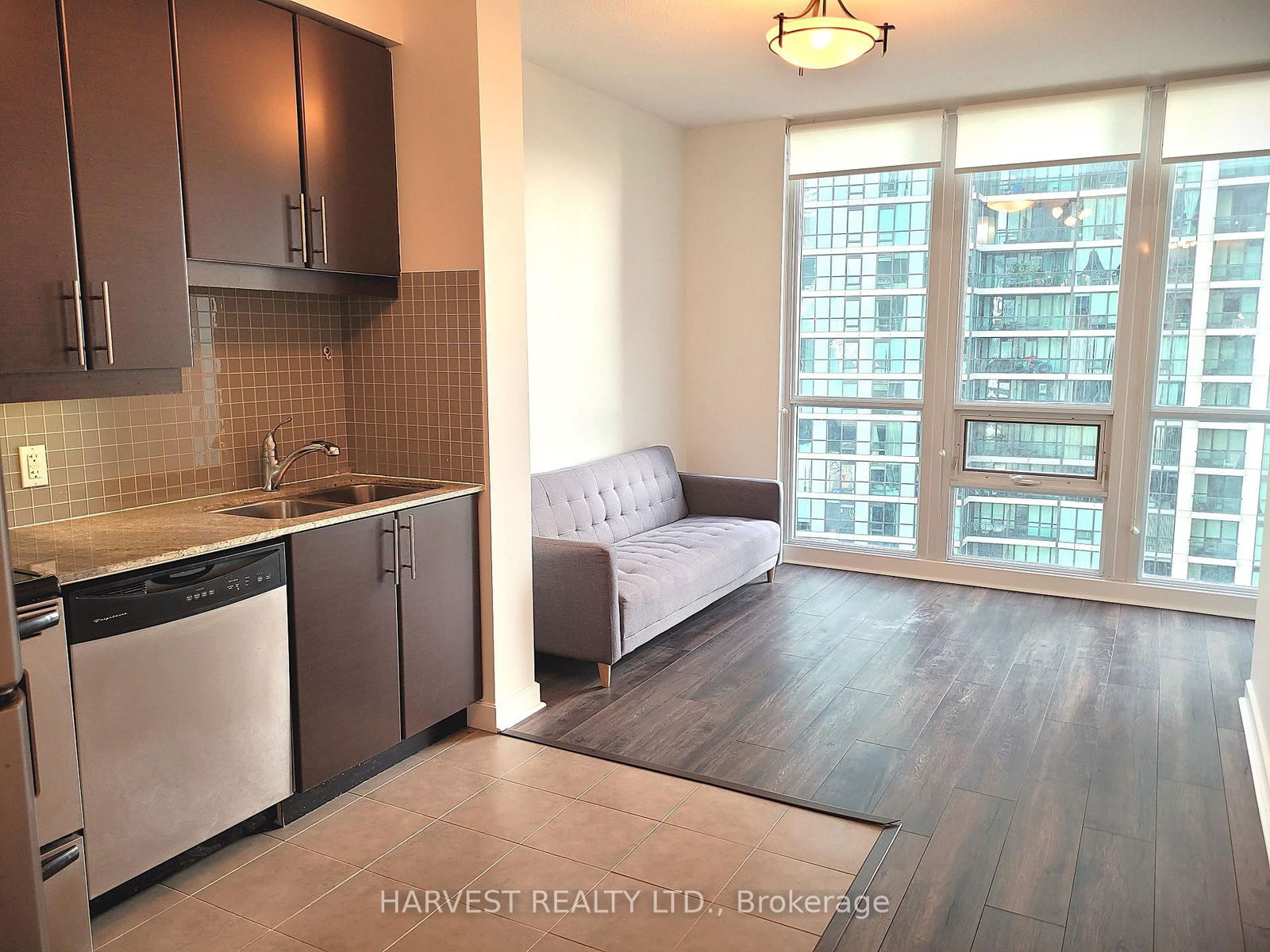 18 Harbour St, unit 1806 for rent