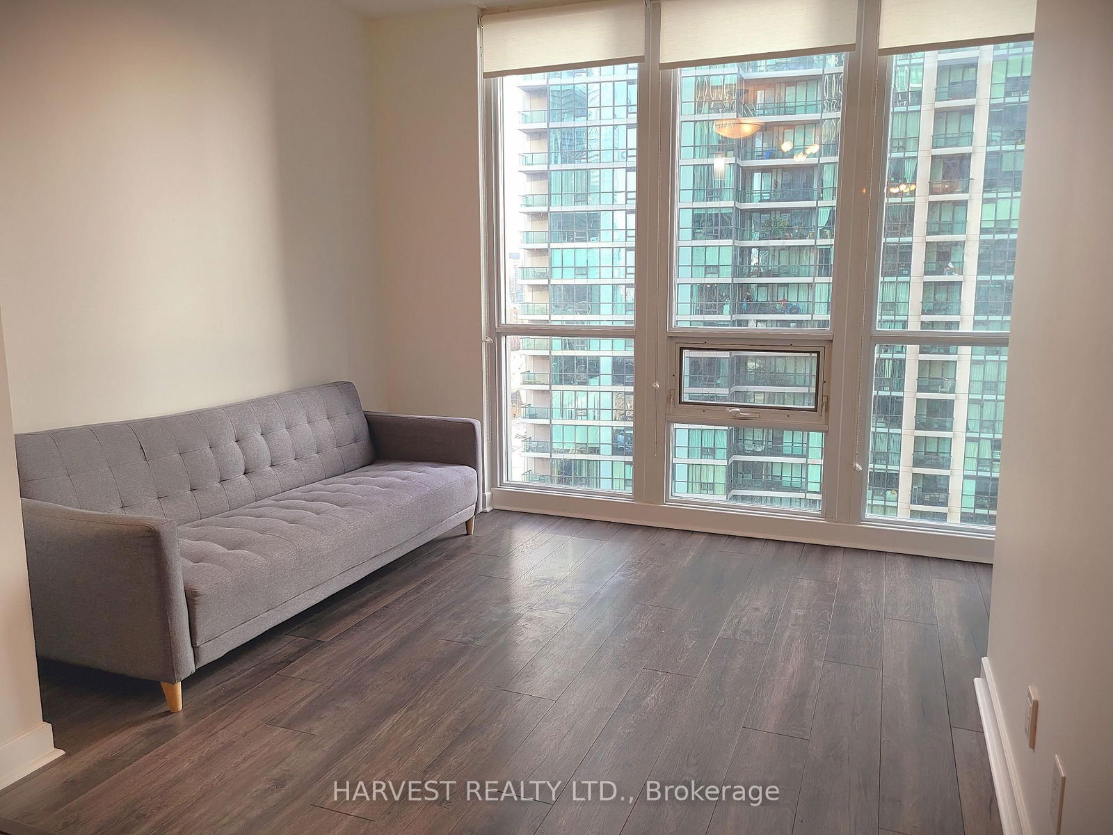 18 Harbour St, unit 1806 for rent