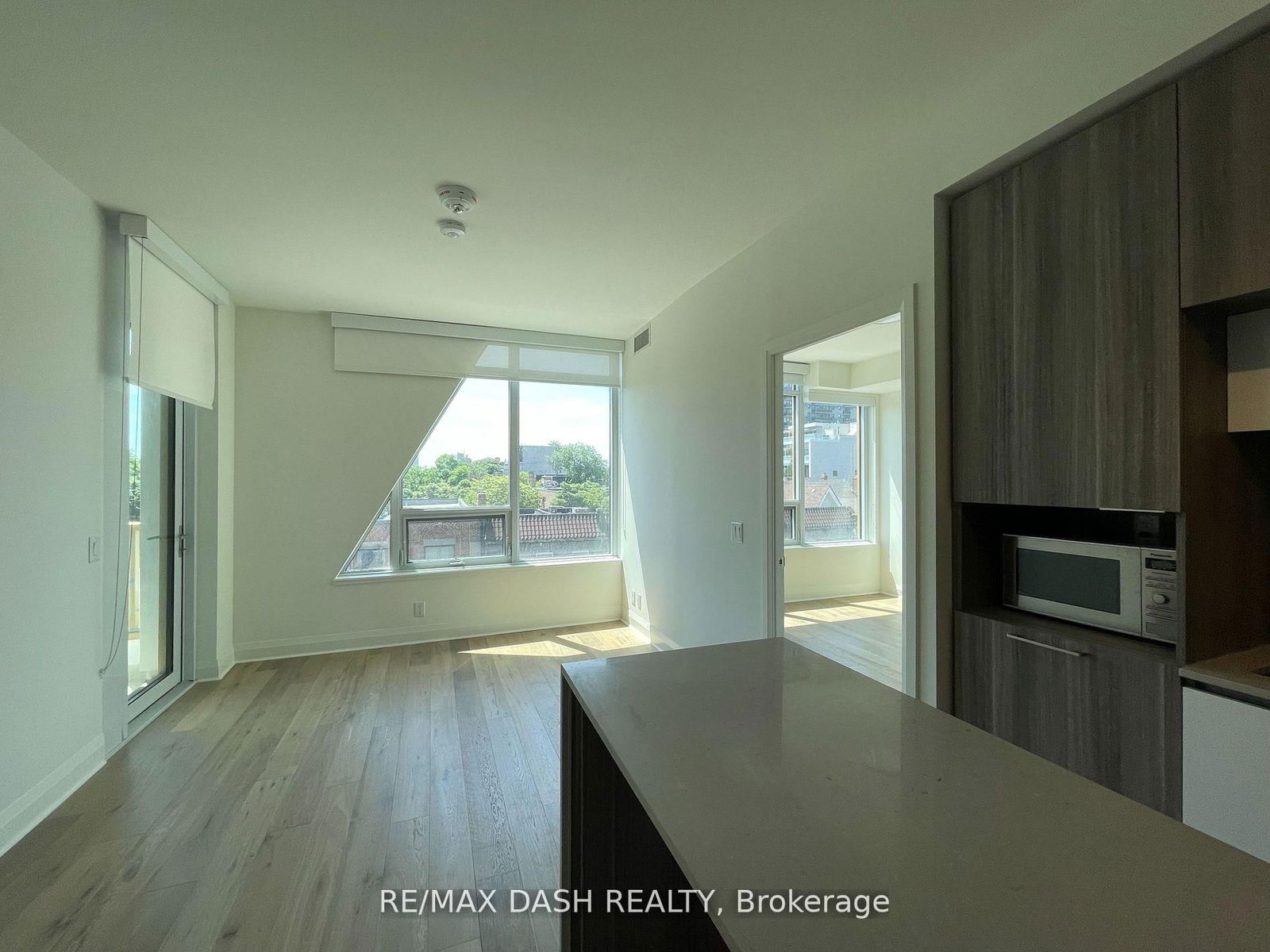 151 Avenue Rd, unit 402 for rent