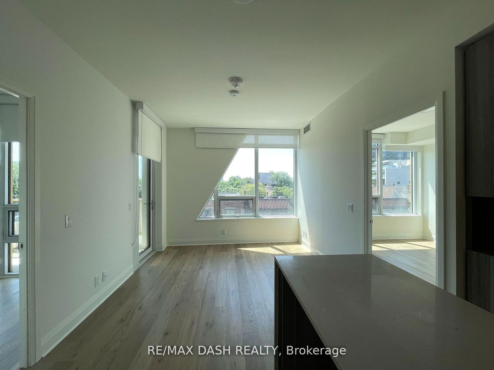 151 Avenue Rd, unit 402 for rent