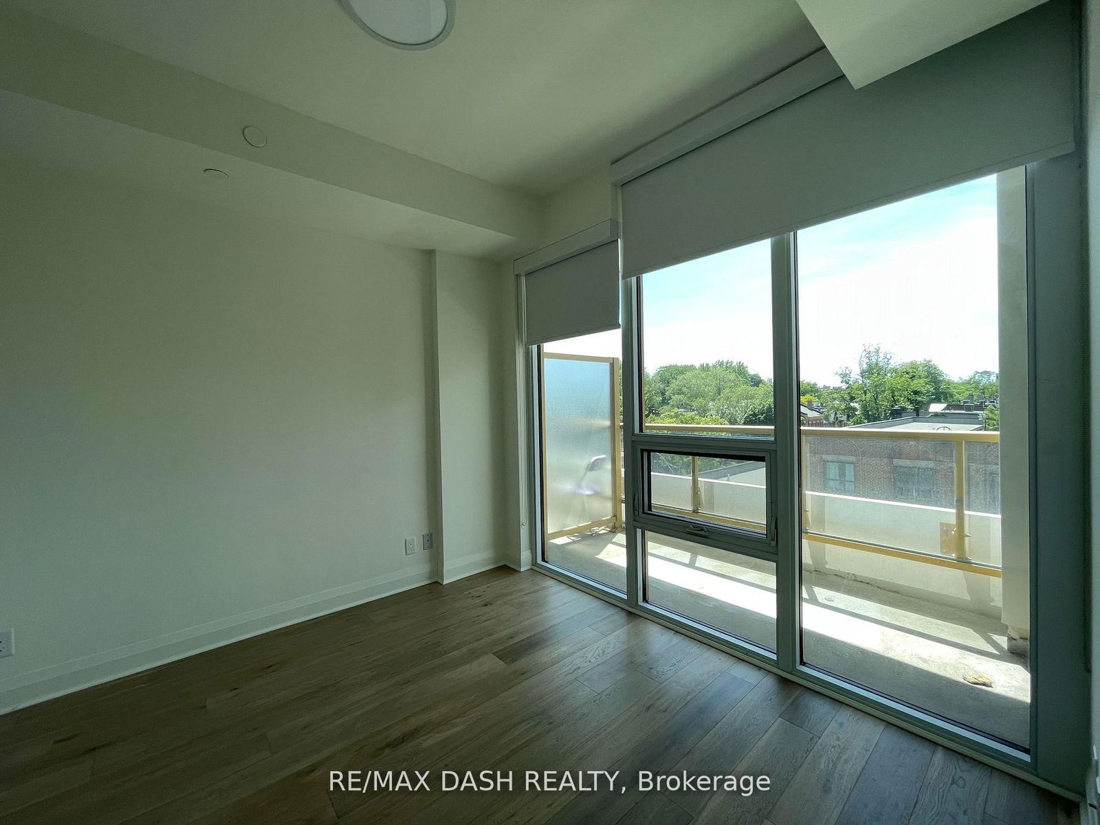 151 Avenue Rd, unit 402 for rent