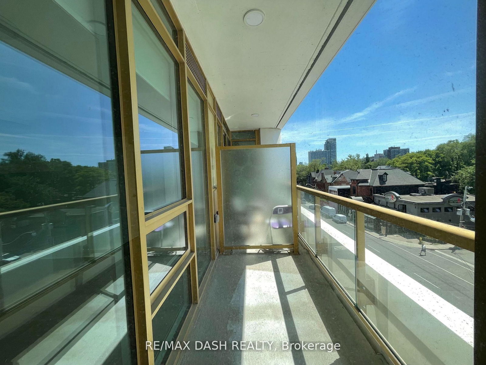 151 Avenue Rd, unit 402 for rent