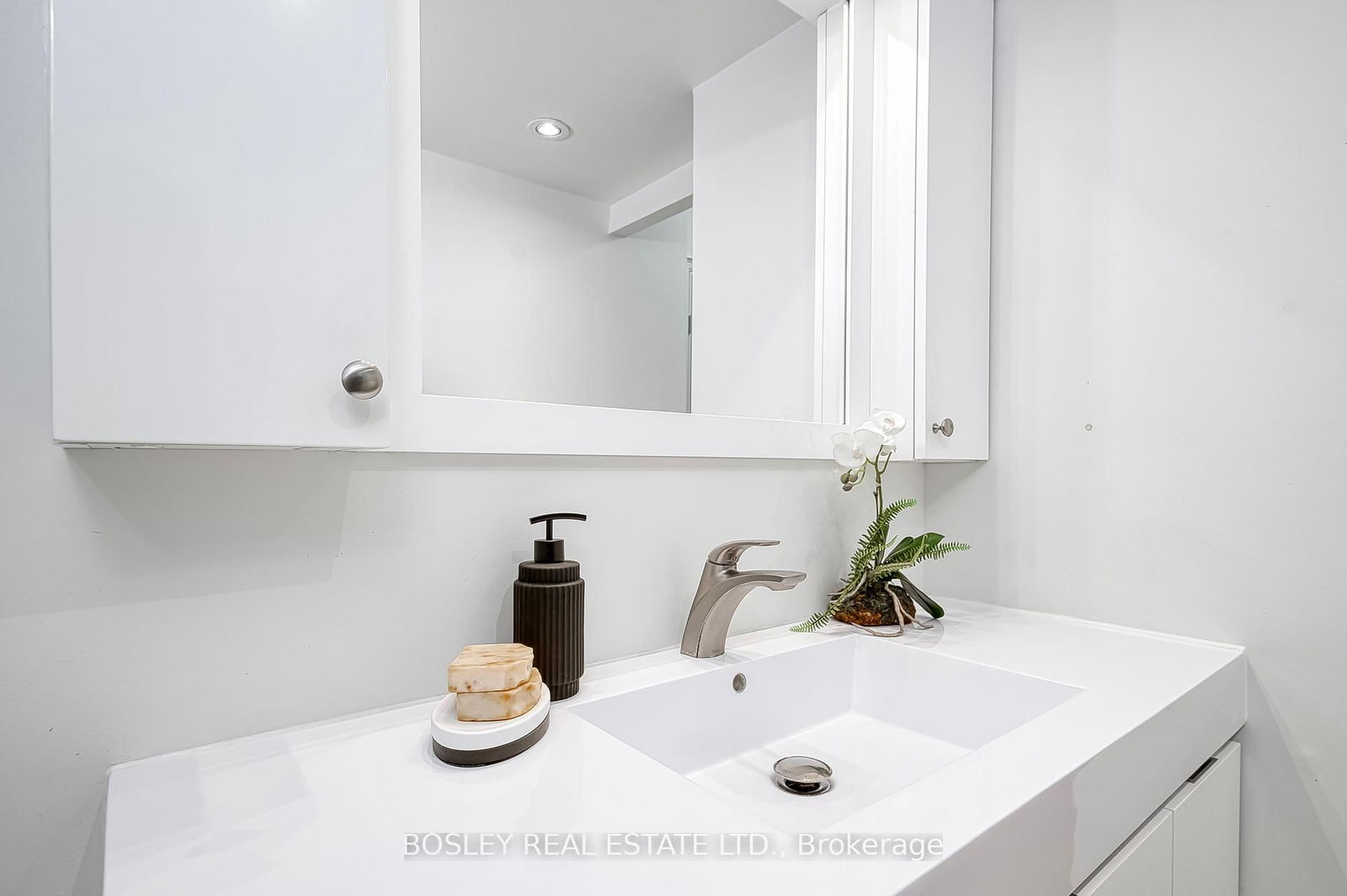 135 George St S, unit 402 for sale