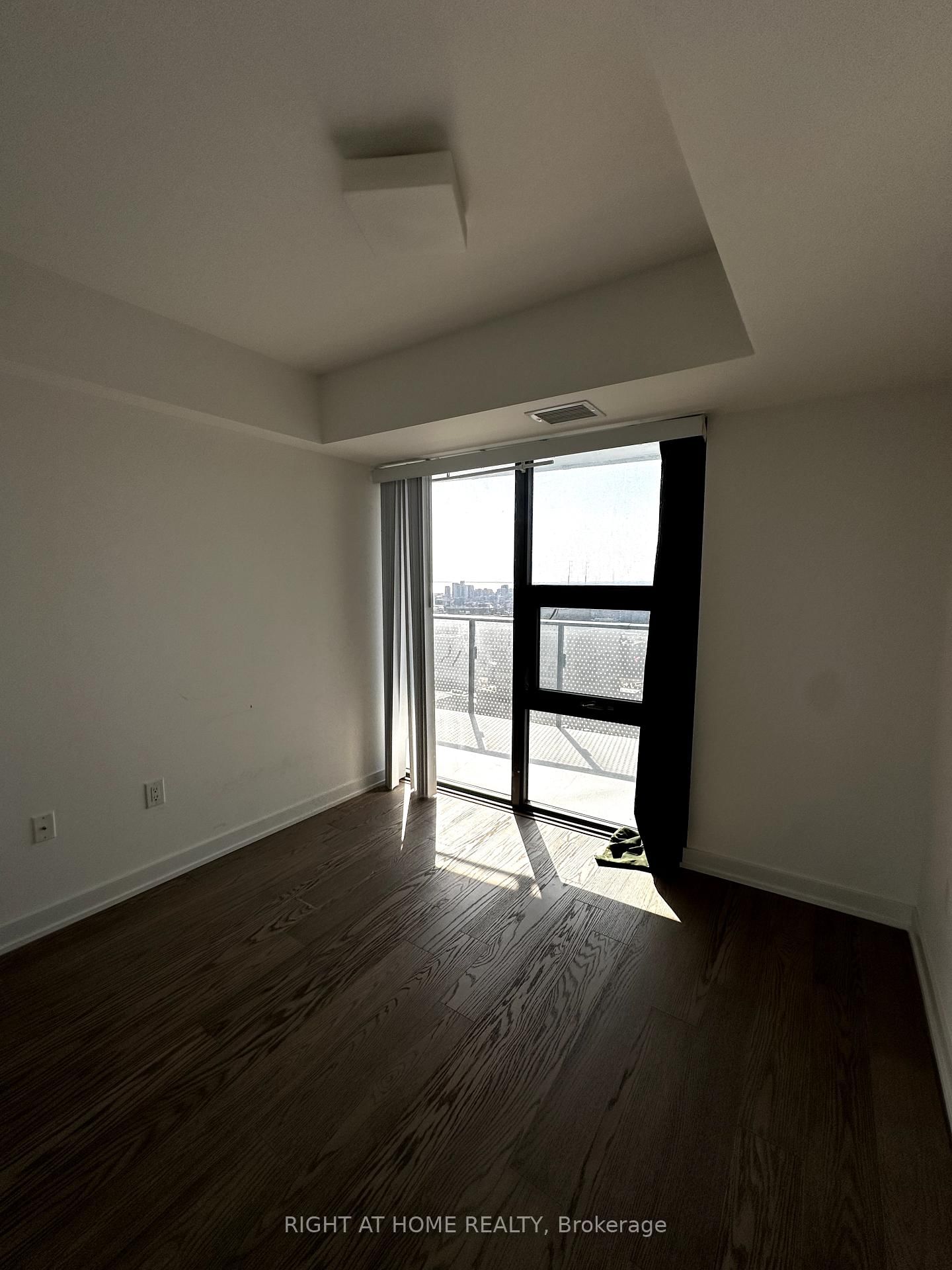 11 wellesley St, unit 3807 for rent