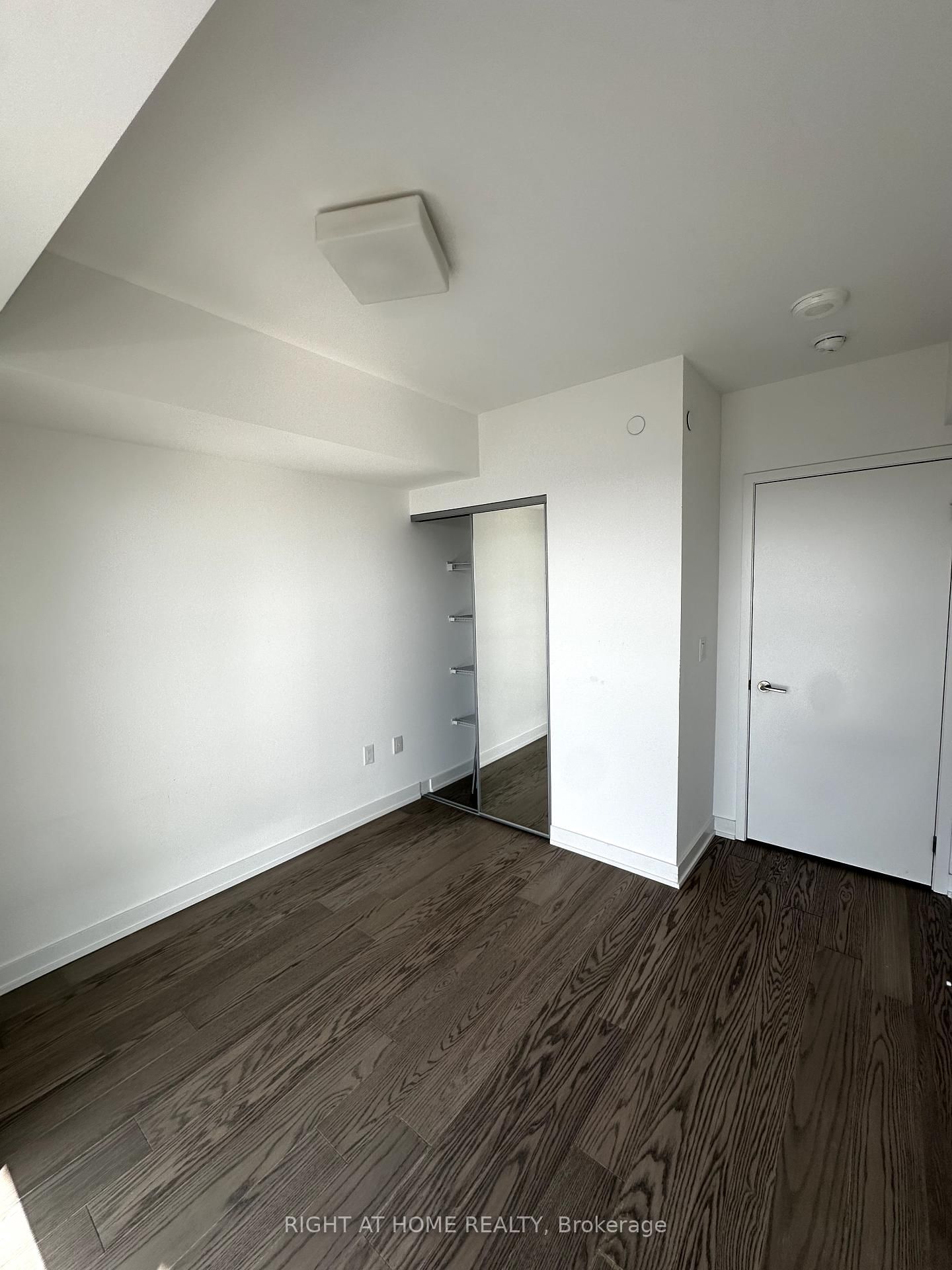 11 wellesley St, unit 3807 for rent