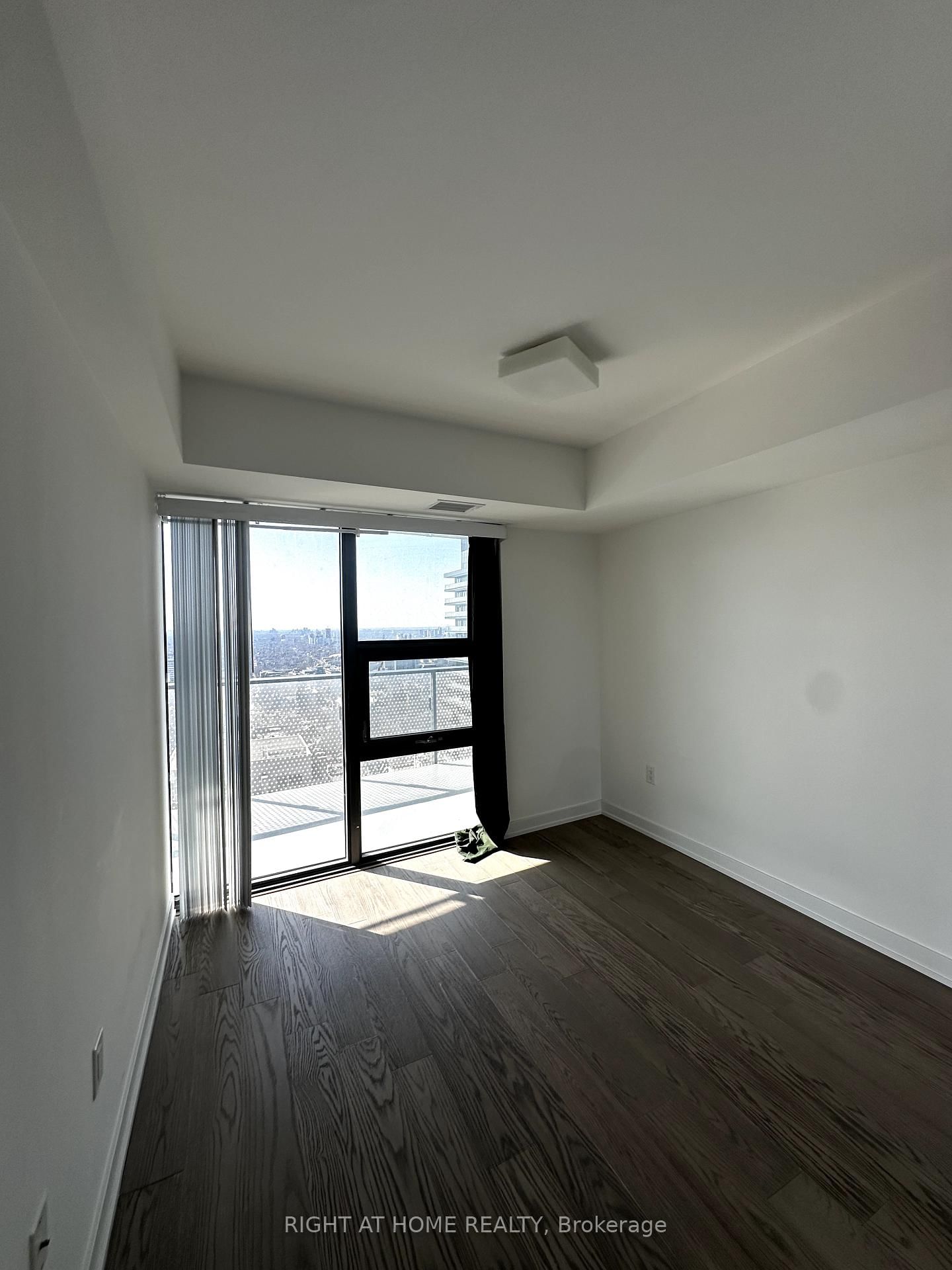 11 wellesley St, unit 3807 for rent