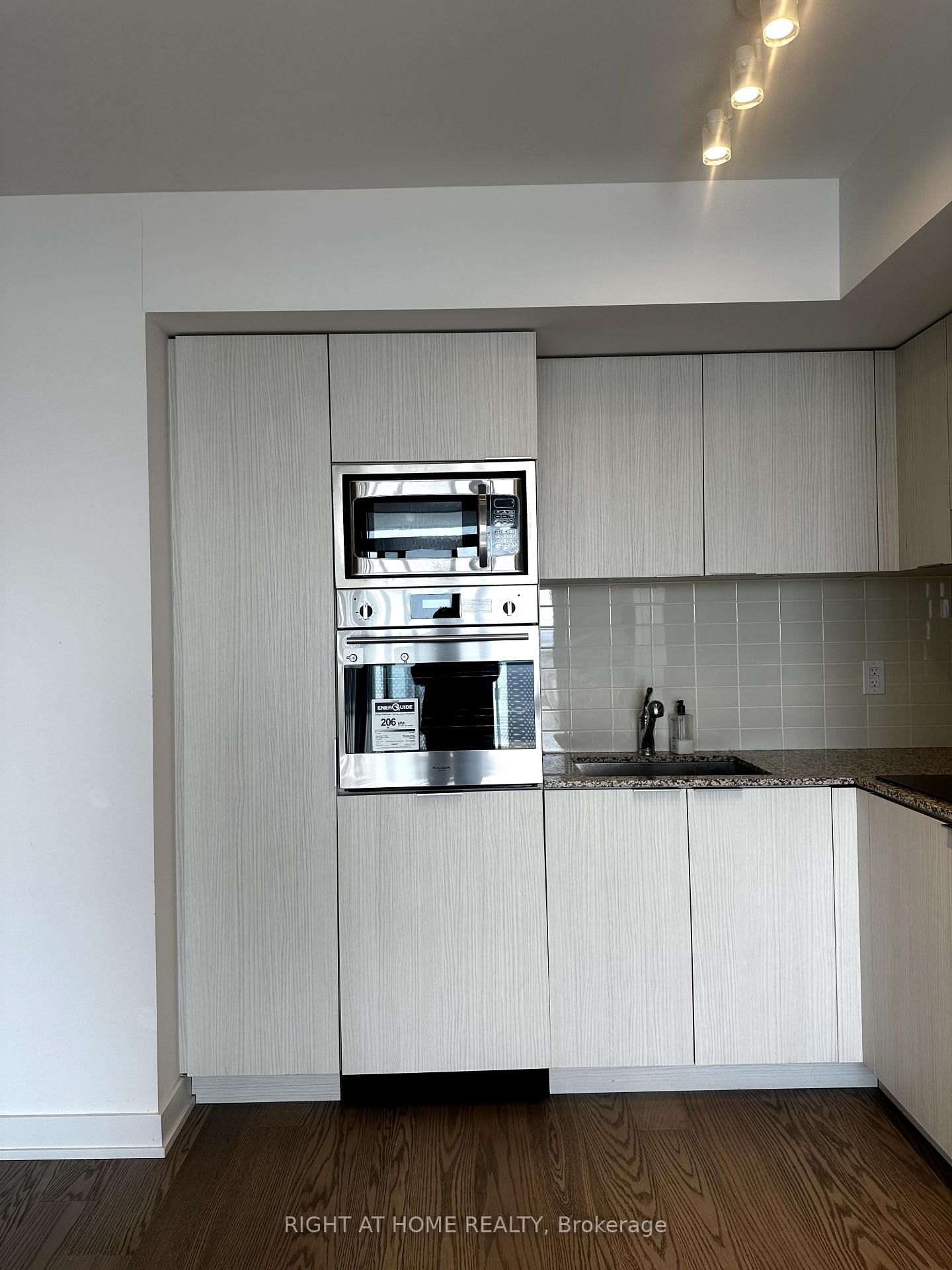 11 wellesley St, unit 3807 for rent