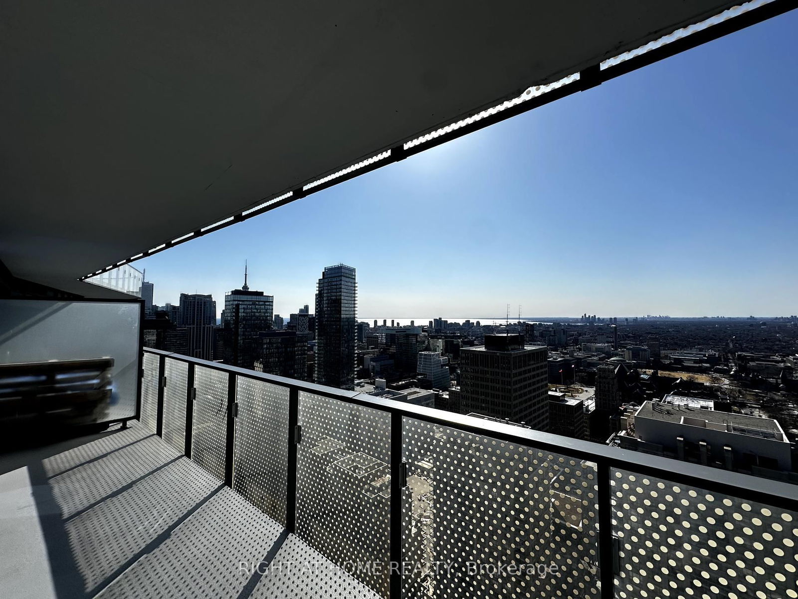 11 wellesley St, unit 3807 for rent