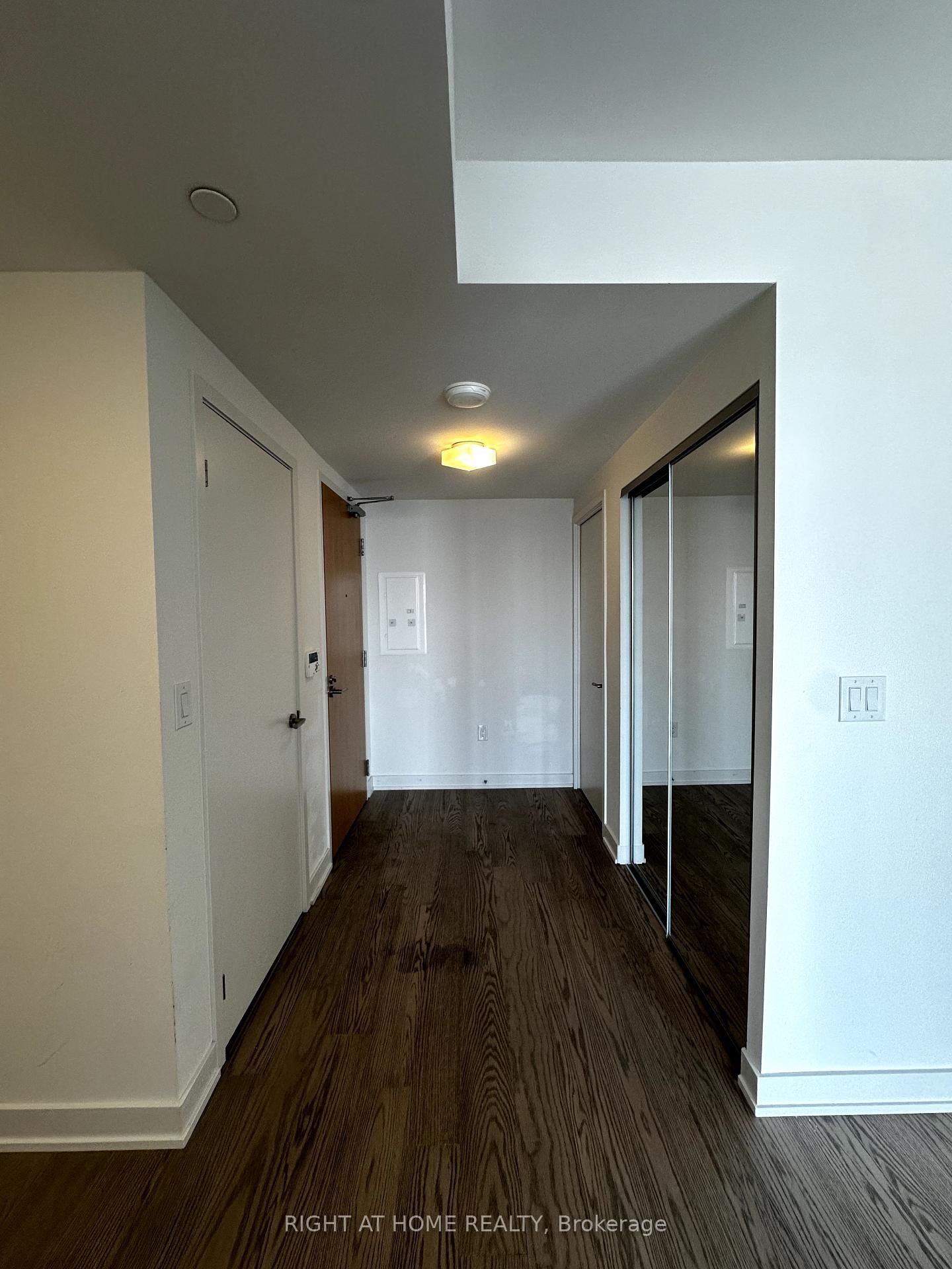 11 wellesley St, unit 3807 for rent