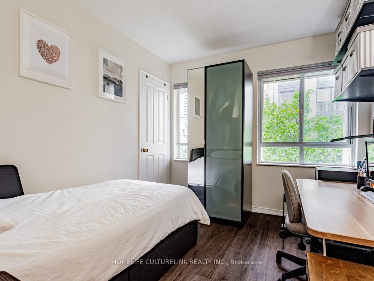 38 Hollywood Ave, unit Th116 for rent