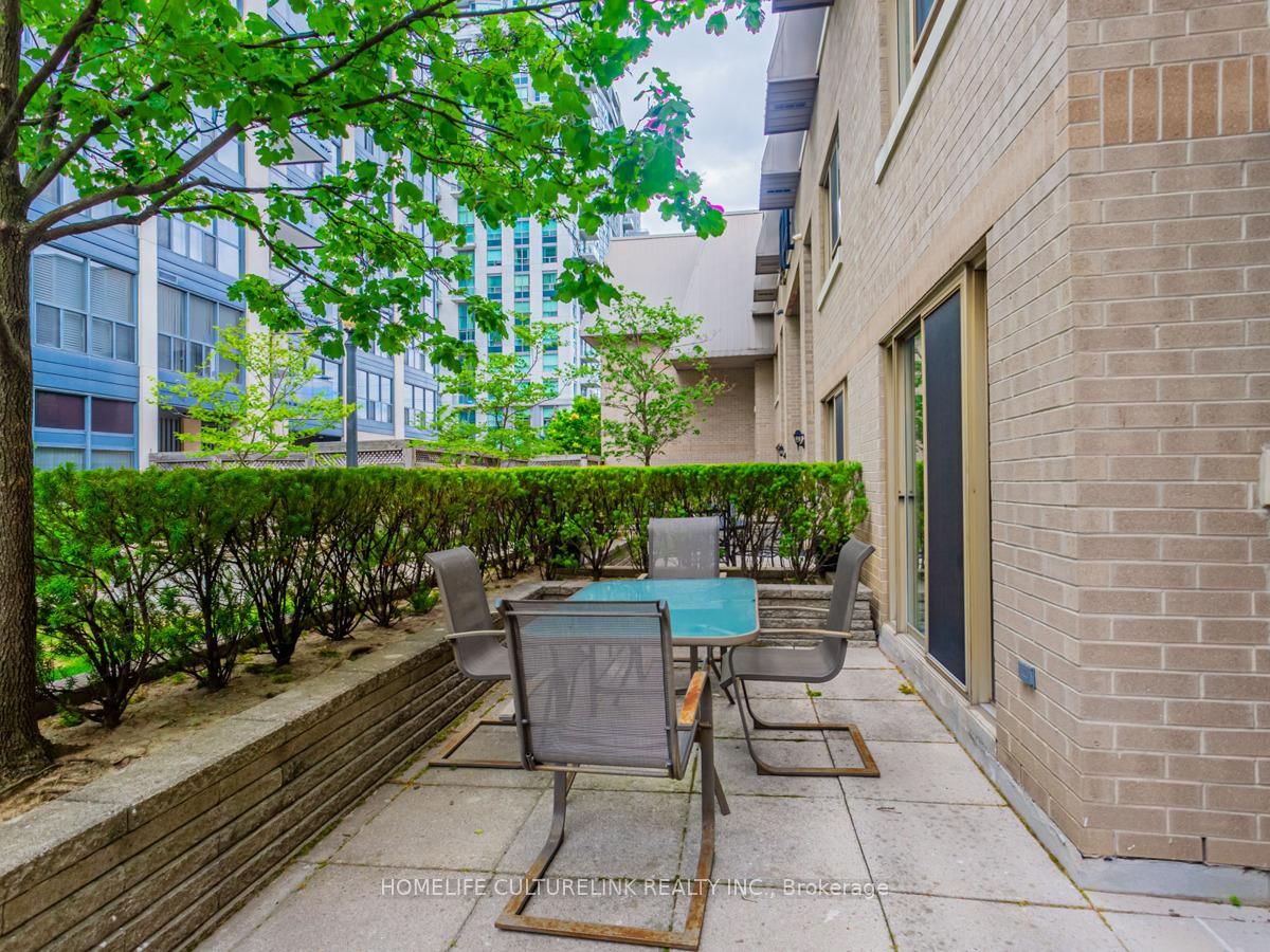 38 Hollywood Ave, unit Th116 for rent