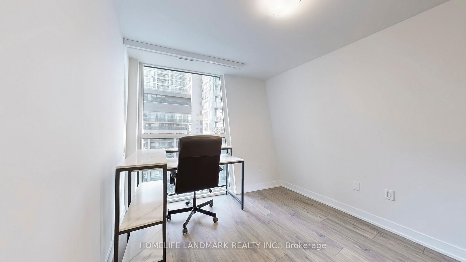 99 John St, unit 704 for sale