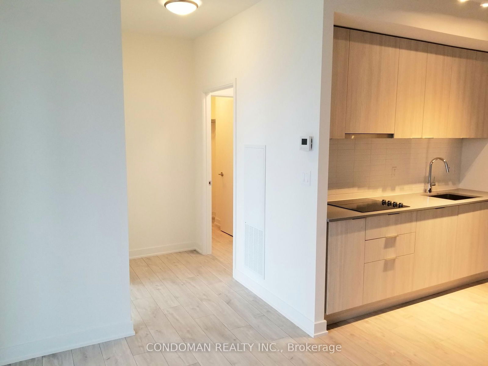 576 Front St W, unit 1407E for rent