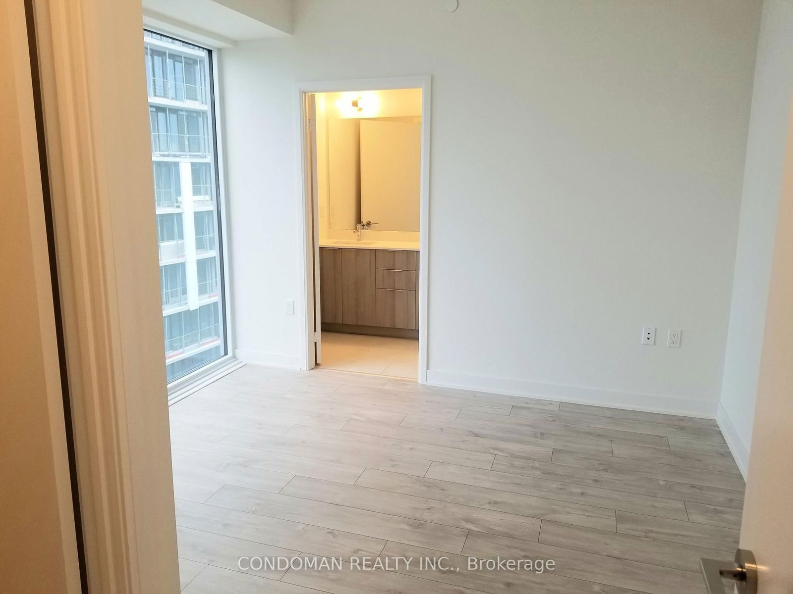 576 Front St W, unit 1407E for rent