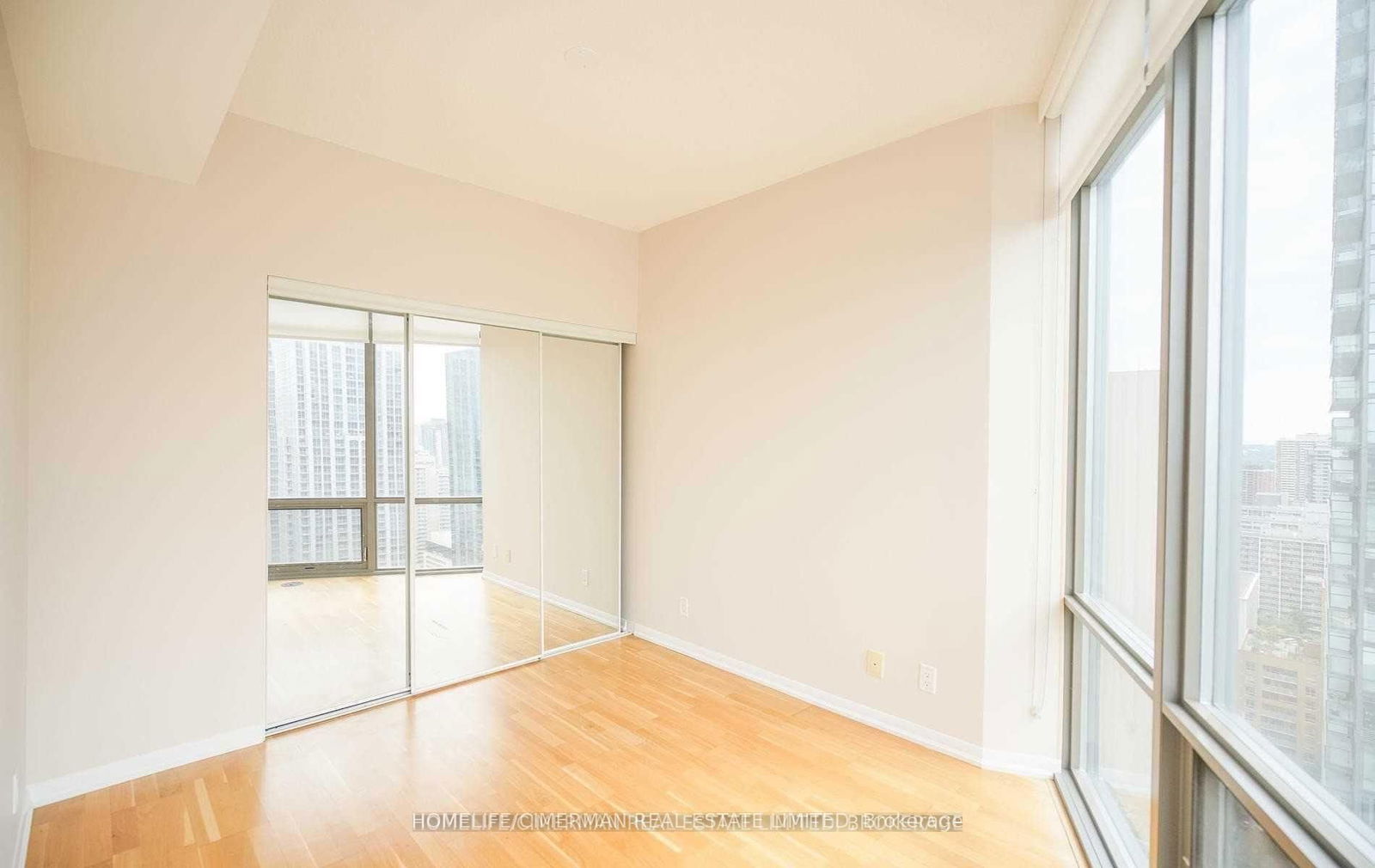 832 Bay St, unit 2610 for rent