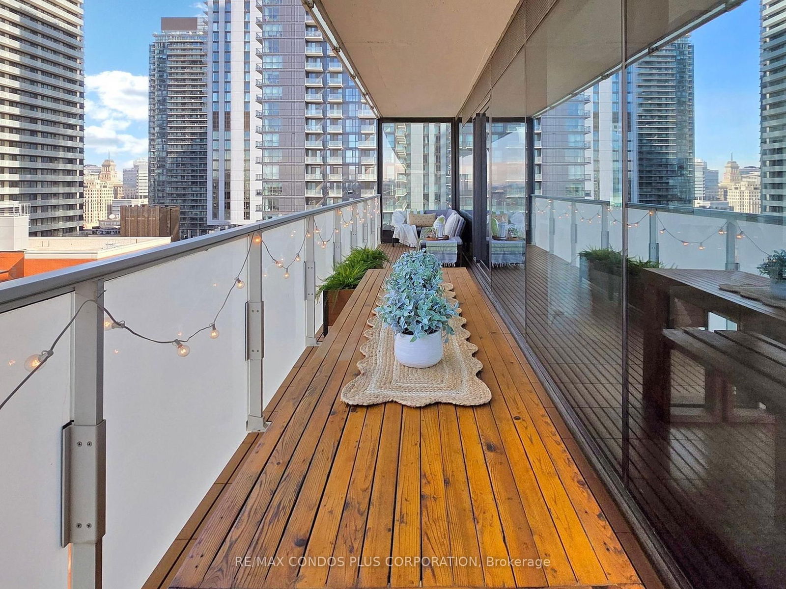 11 Charlotte St, unit 1706 for sale