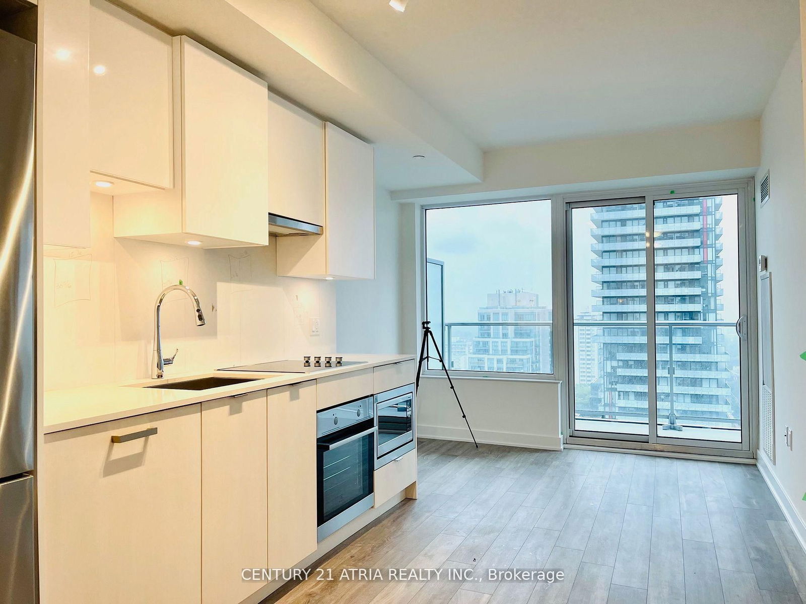 195 Redpath Ave, unit 2209 for rent