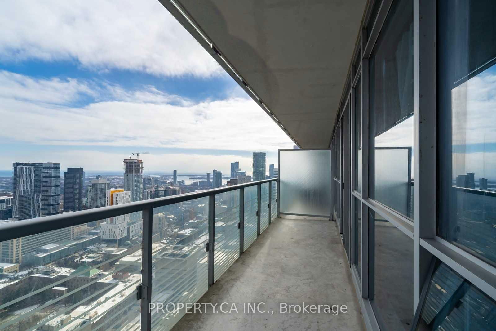 386 Yonge St, unit 4403 for rent