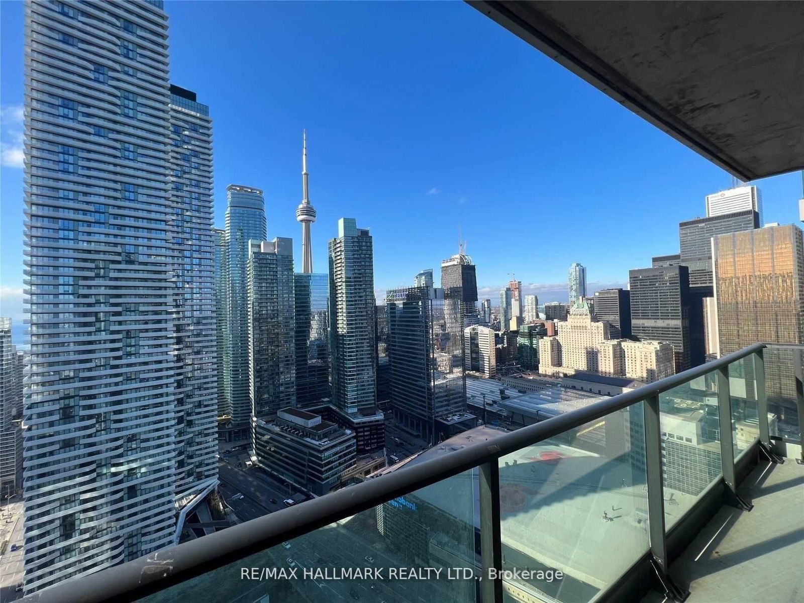 33 Bay St, unit 4013 for rent