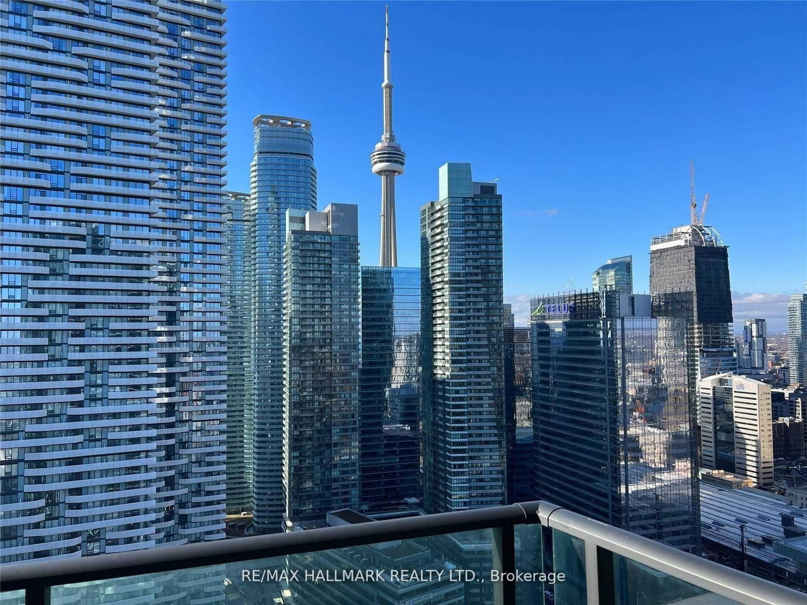 33 Bay St, unit 4013 for rent