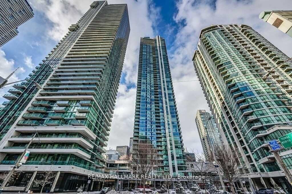 33 Bay St, unit 4013 for rent