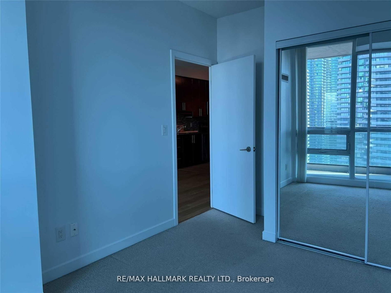 33 Bay St, unit 4013 for rent