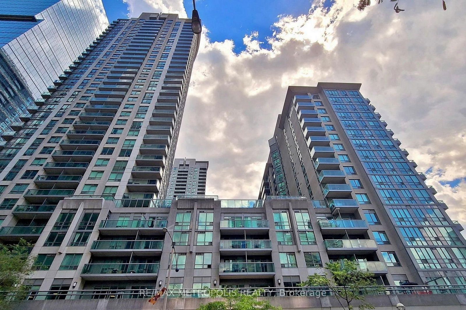 51 Lower Simcoe St, unit 319 for sale