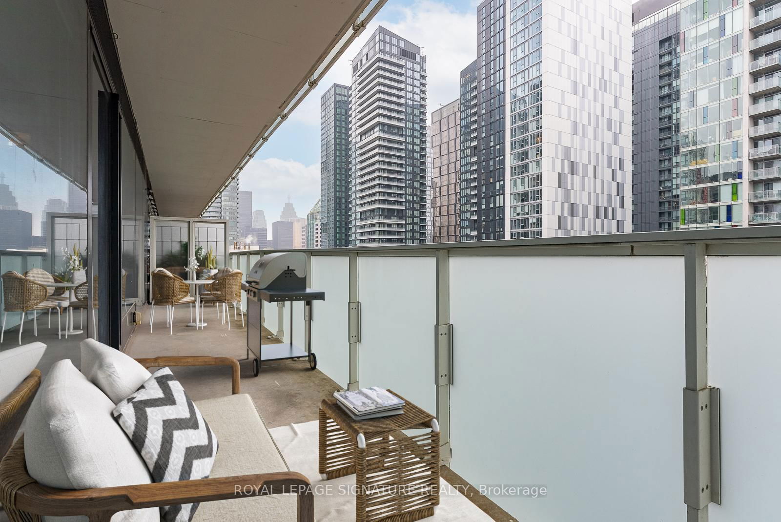 11 Charlotte St, unit 2201 for sale